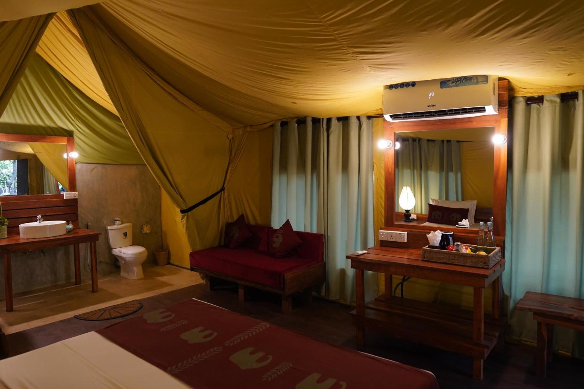River Glamping By Gaga Bees Udawalawe Esterno foto