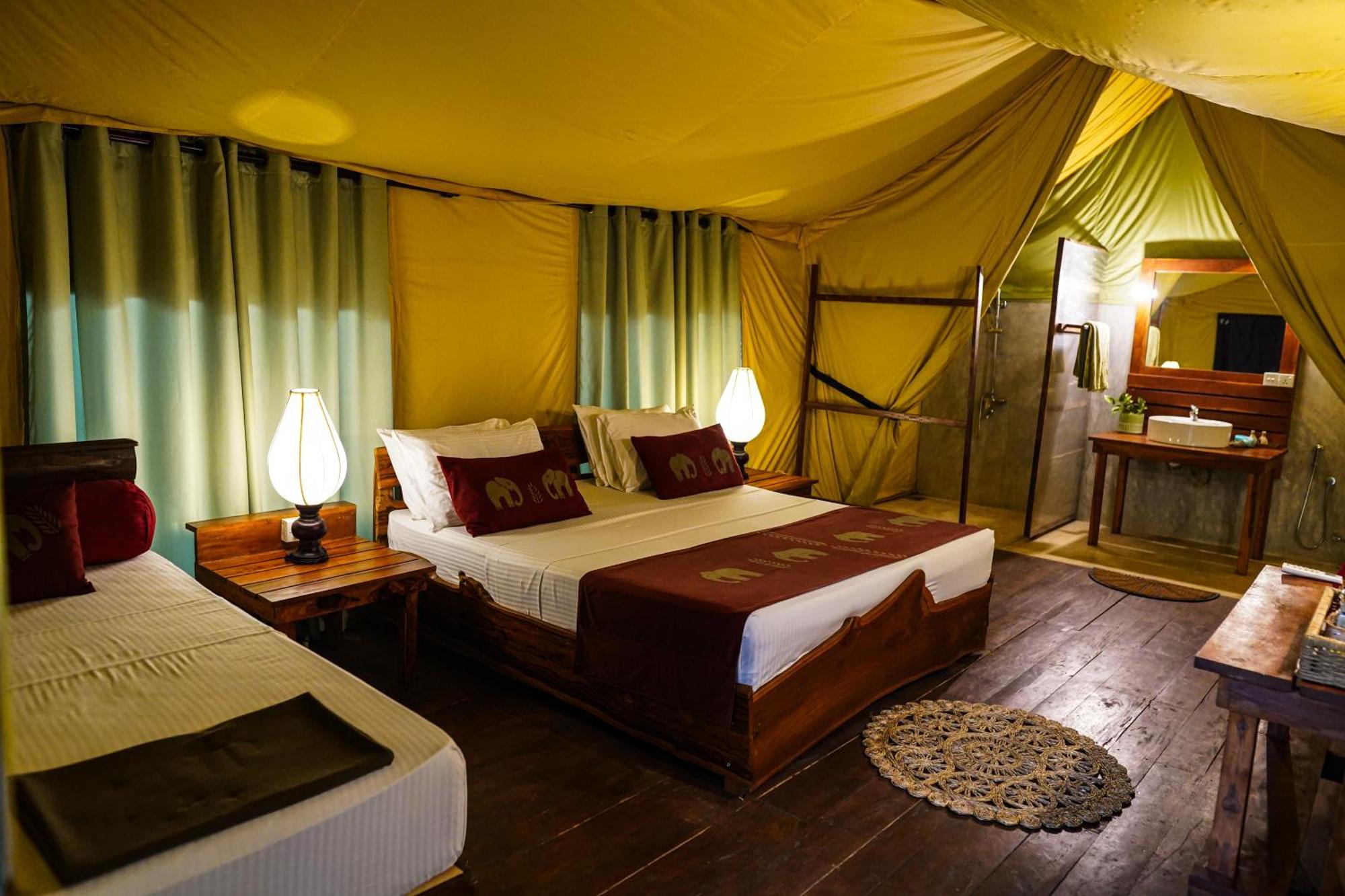 River Glamping By Gaga Bees Udawalawe Esterno foto