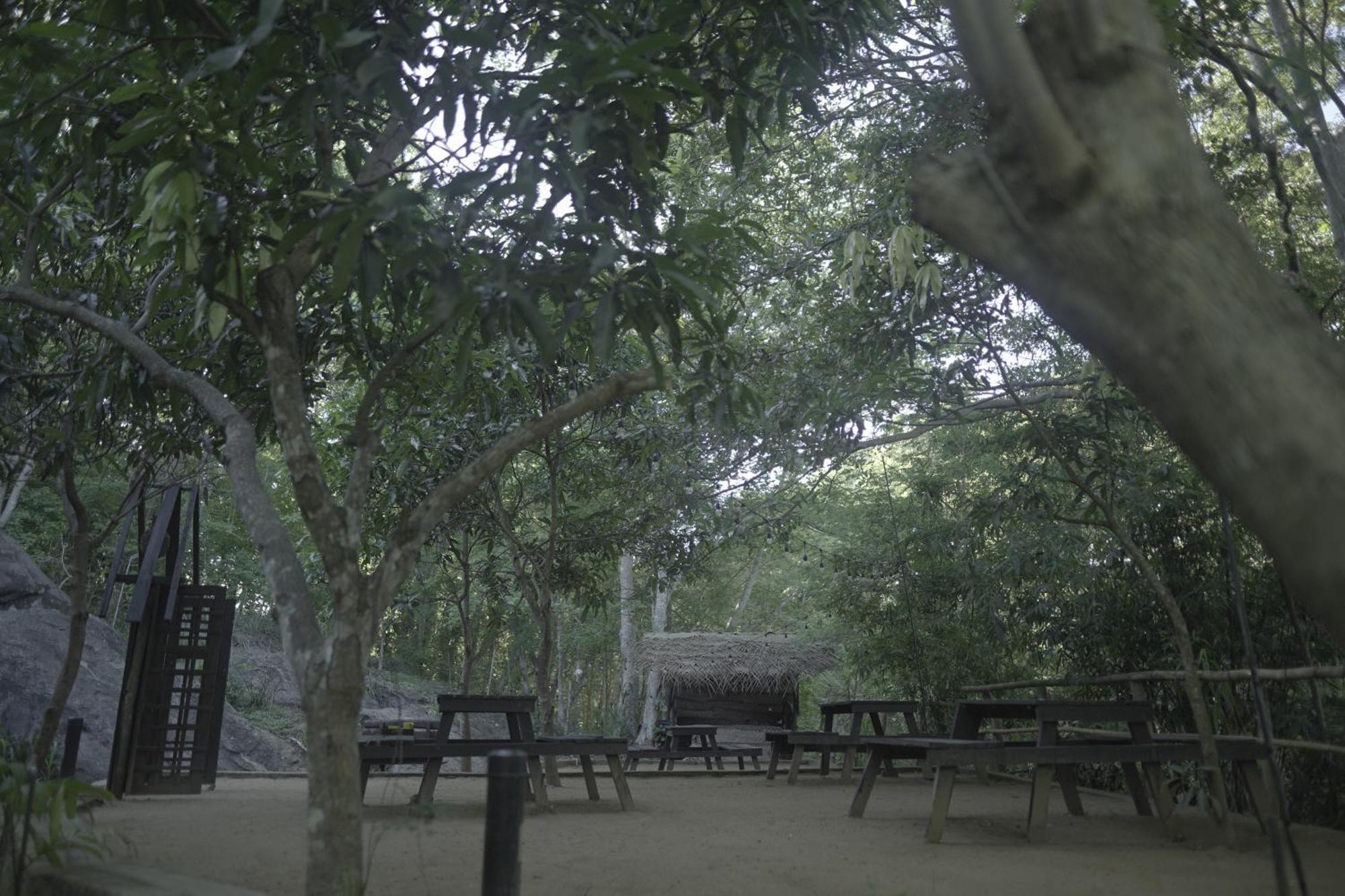River Glamping By Gaga Bees Udawalawe Esterno foto