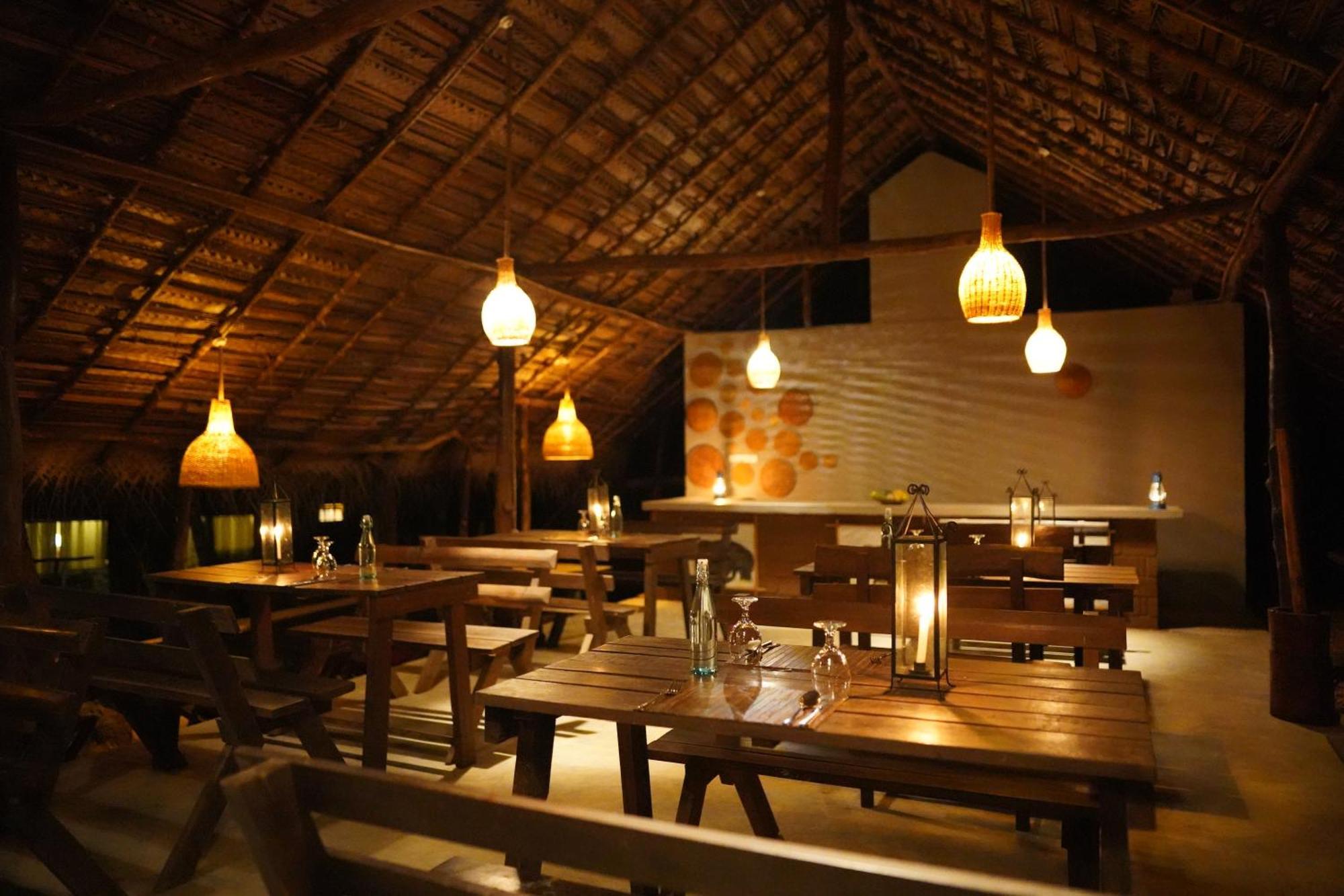 River Glamping By Gaga Bees Udawalawe Esterno foto