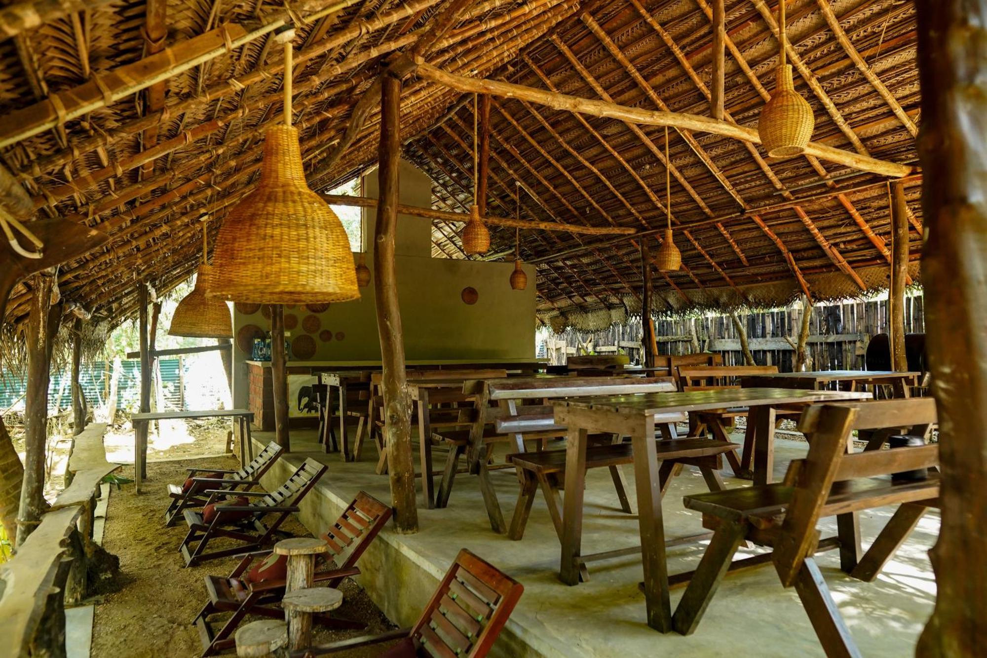 River Glamping By Gaga Bees Udawalawe Esterno foto