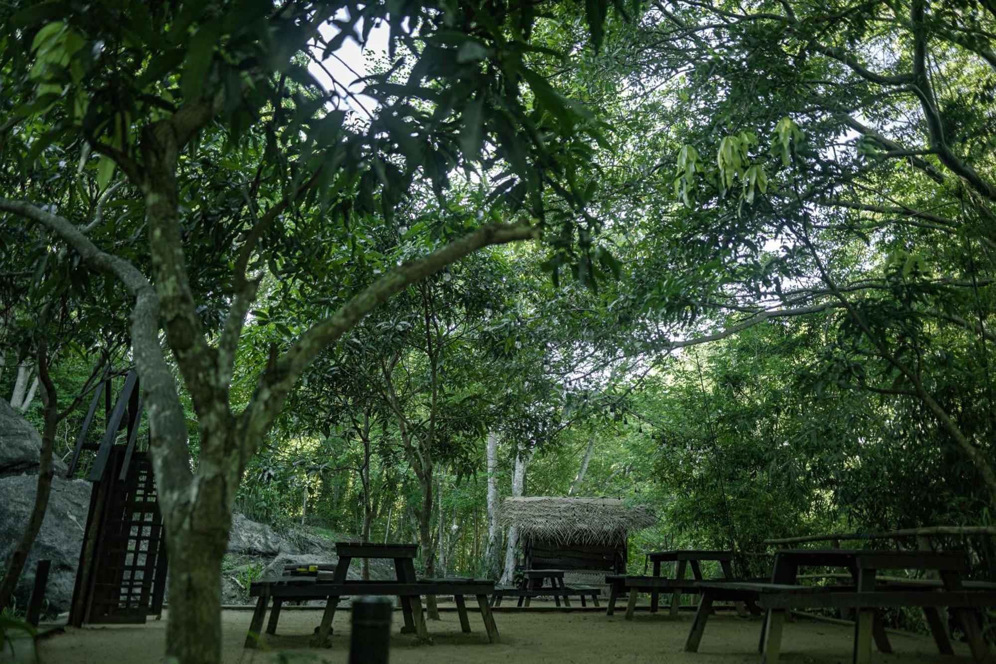 River Glamping By Gaga Bees Udawalawe Esterno foto