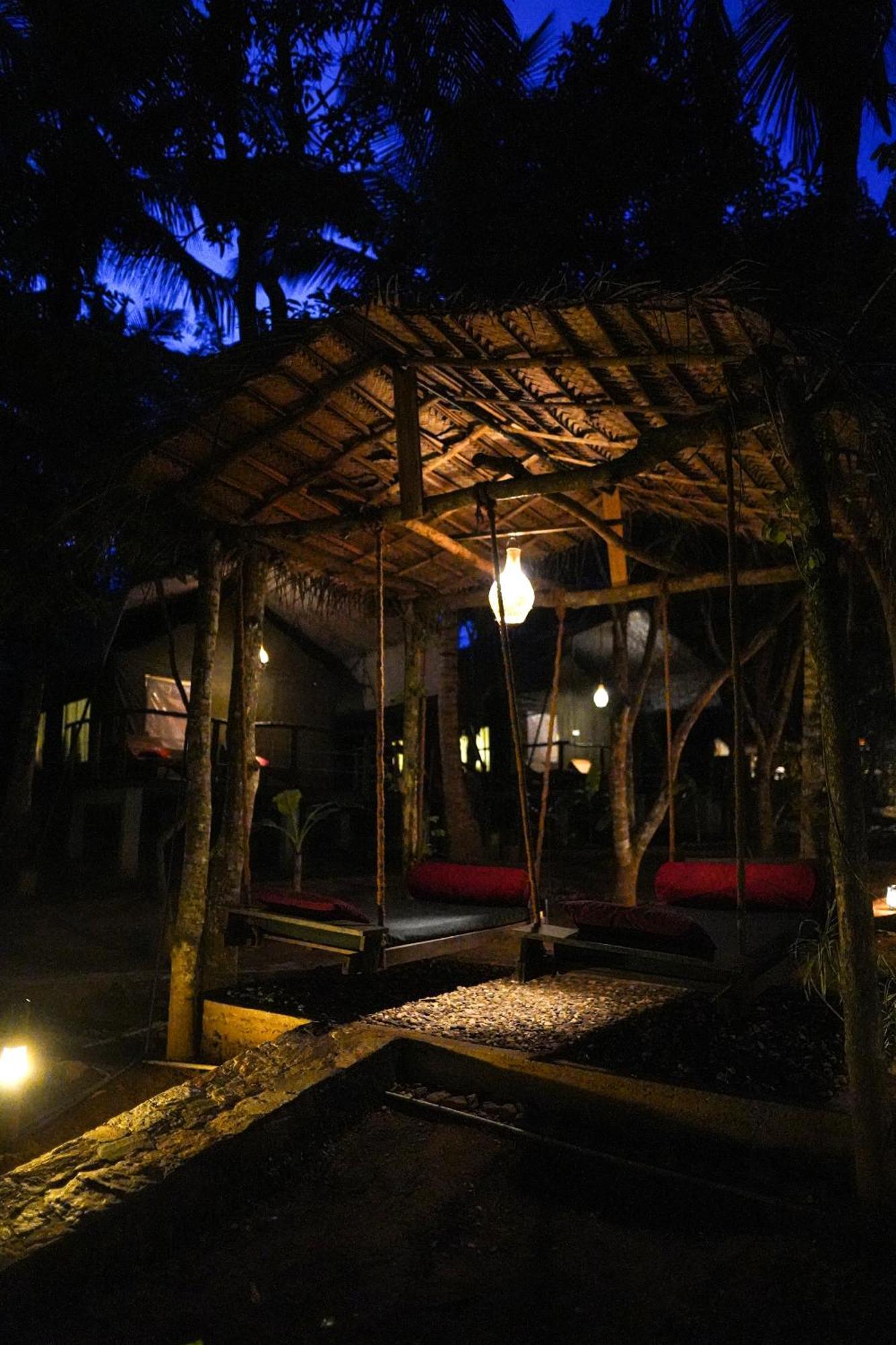 River Glamping By Gaga Bees Udawalawe Esterno foto
