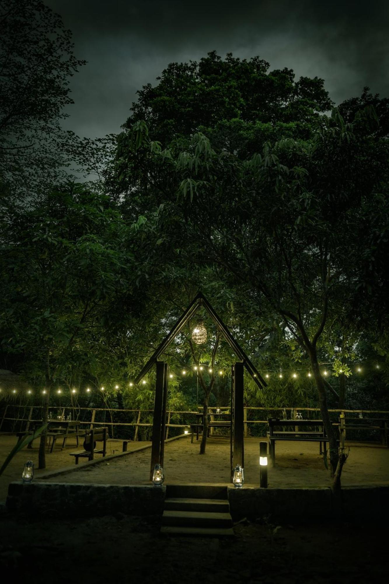 River Glamping By Gaga Bees Udawalawe Esterno foto