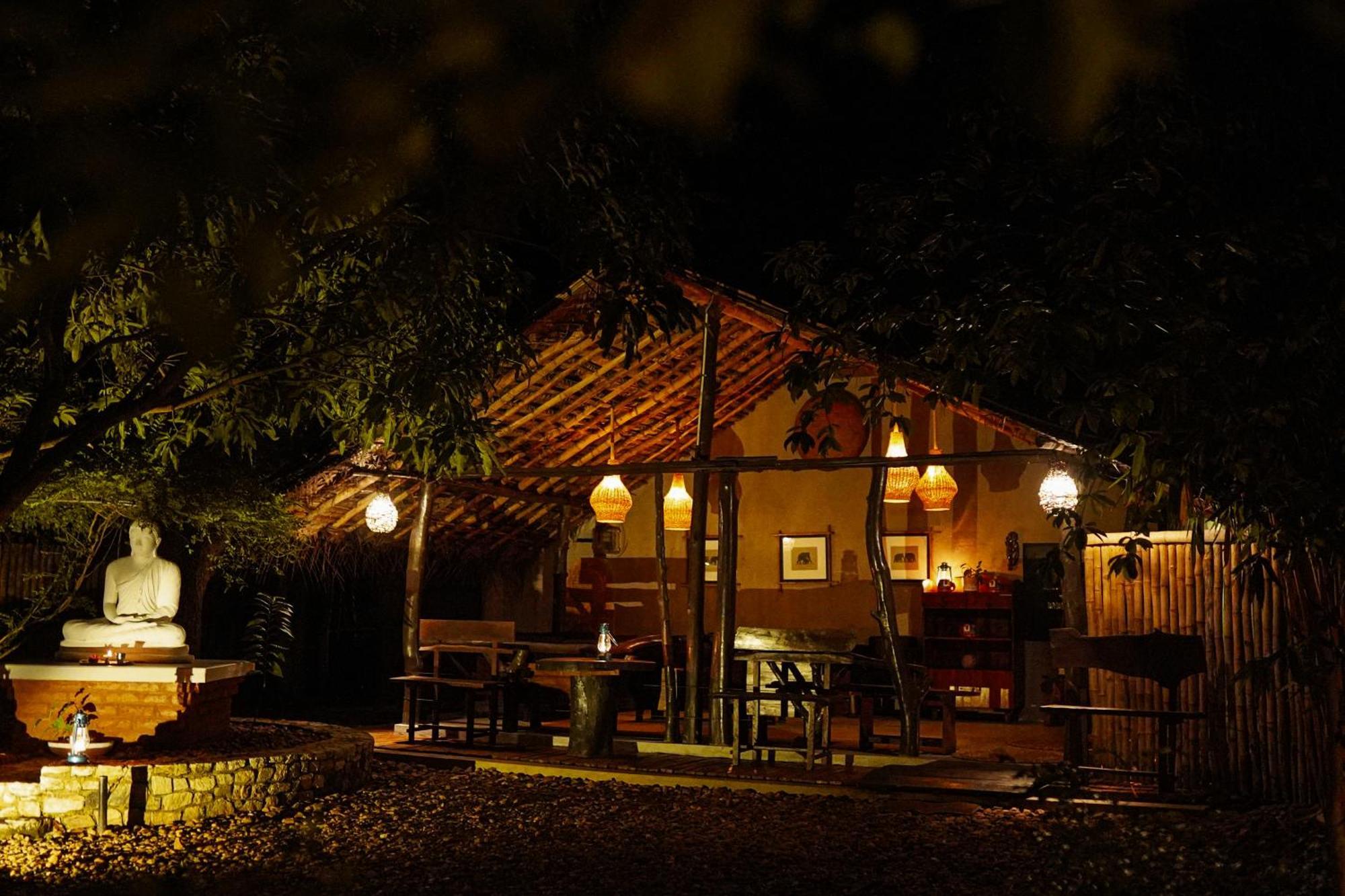 River Glamping By Gaga Bees Udawalawe Esterno foto