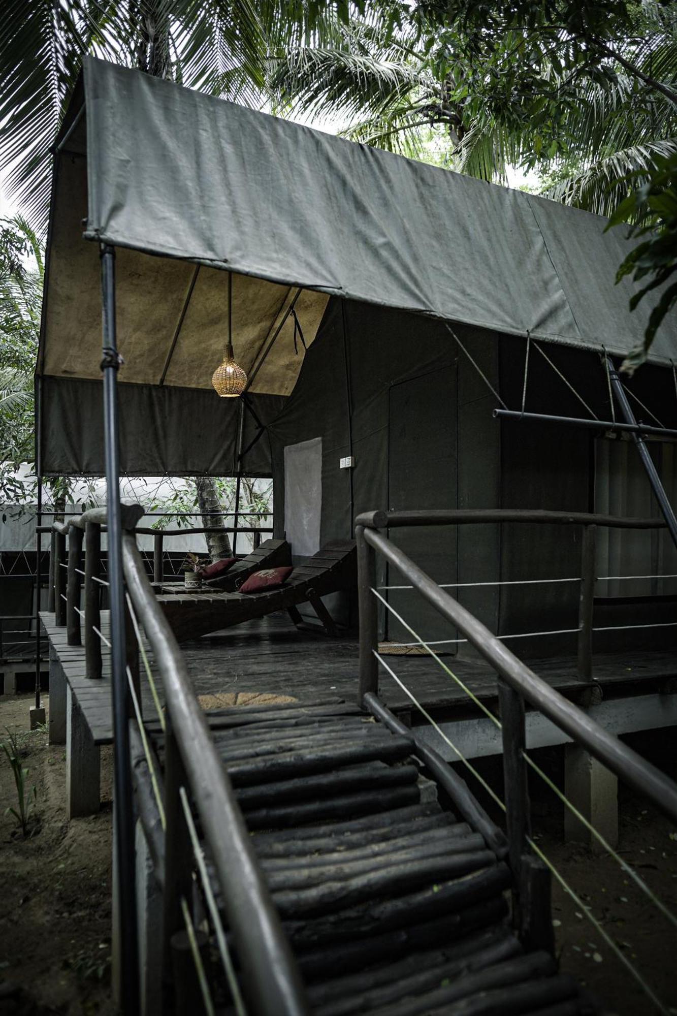 River Glamping By Gaga Bees Udawalawe Esterno foto