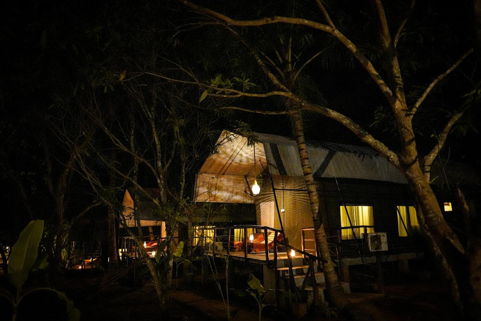 River Glamping By Gaga Bees Udawalawe Esterno foto