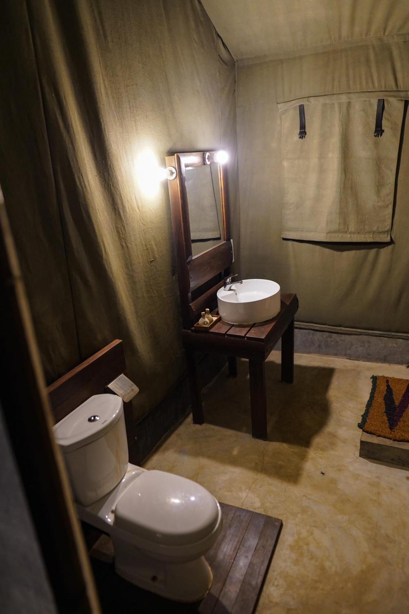 River Glamping By Gaga Bees Udawalawe Esterno foto