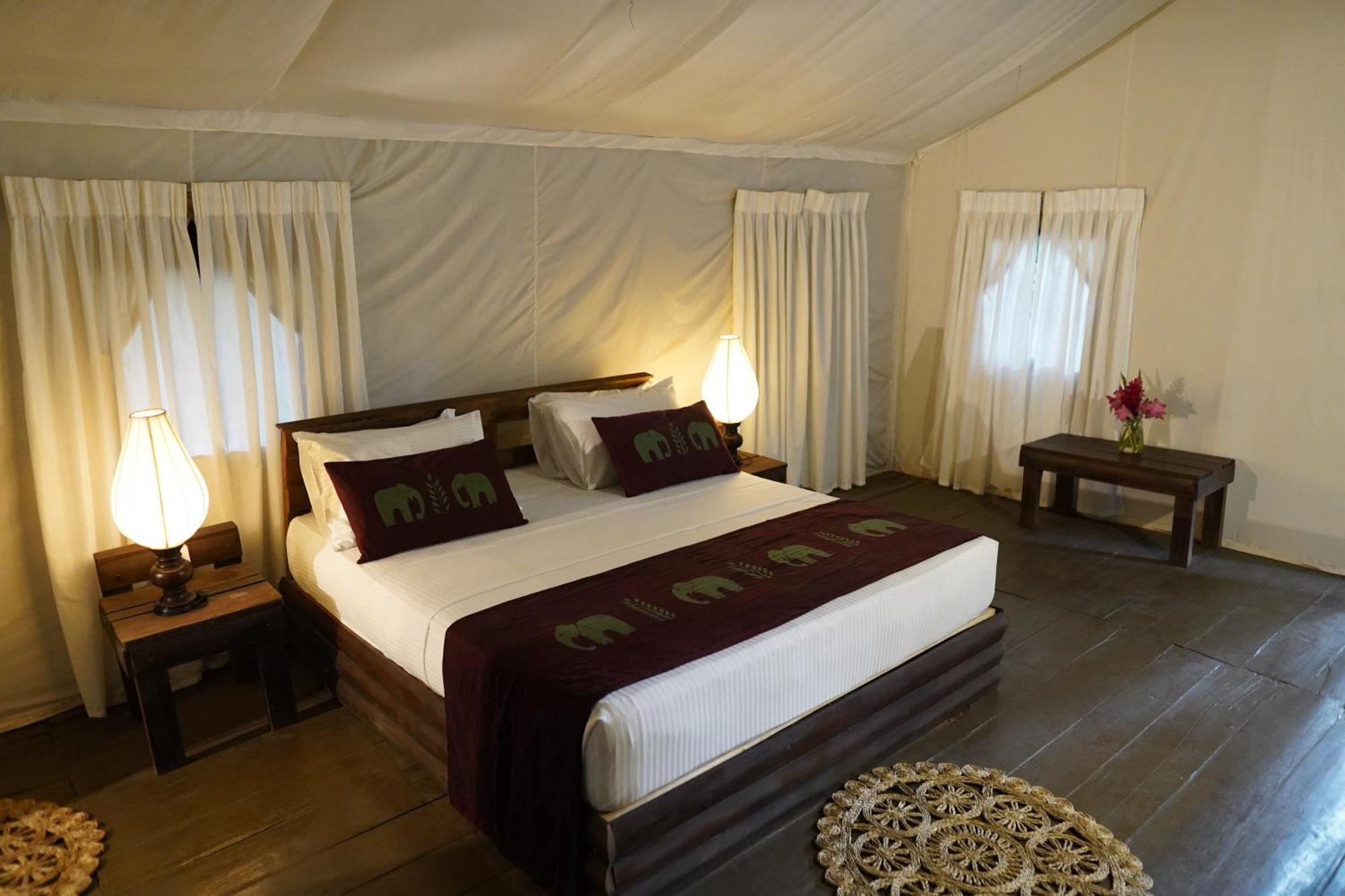 River Glamping By Gaga Bees Udawalawe Esterno foto
