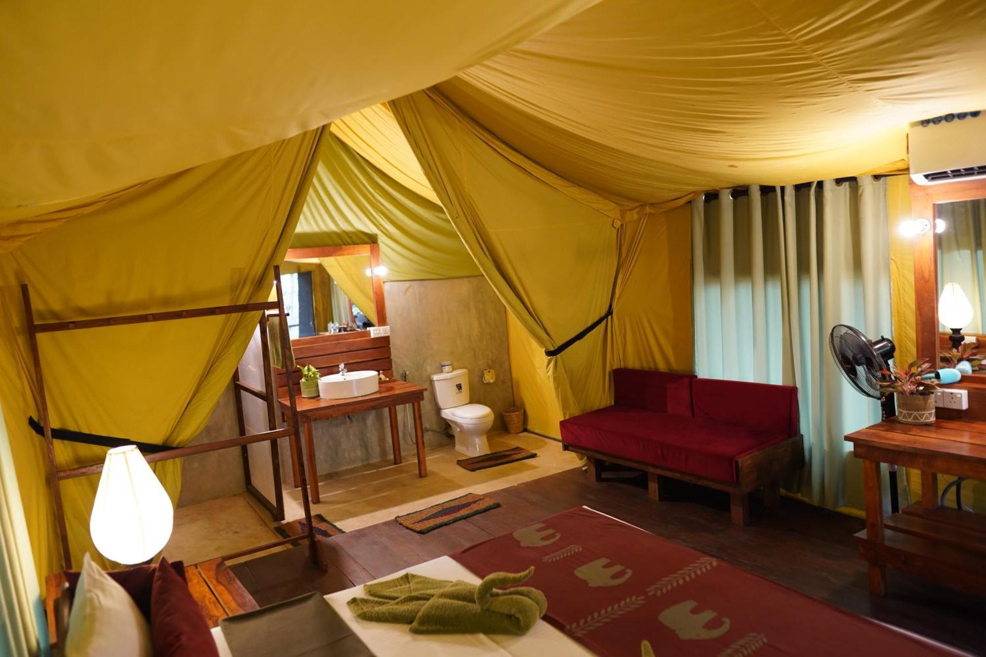 River Glamping By Gaga Bees Udawalawe Esterno foto