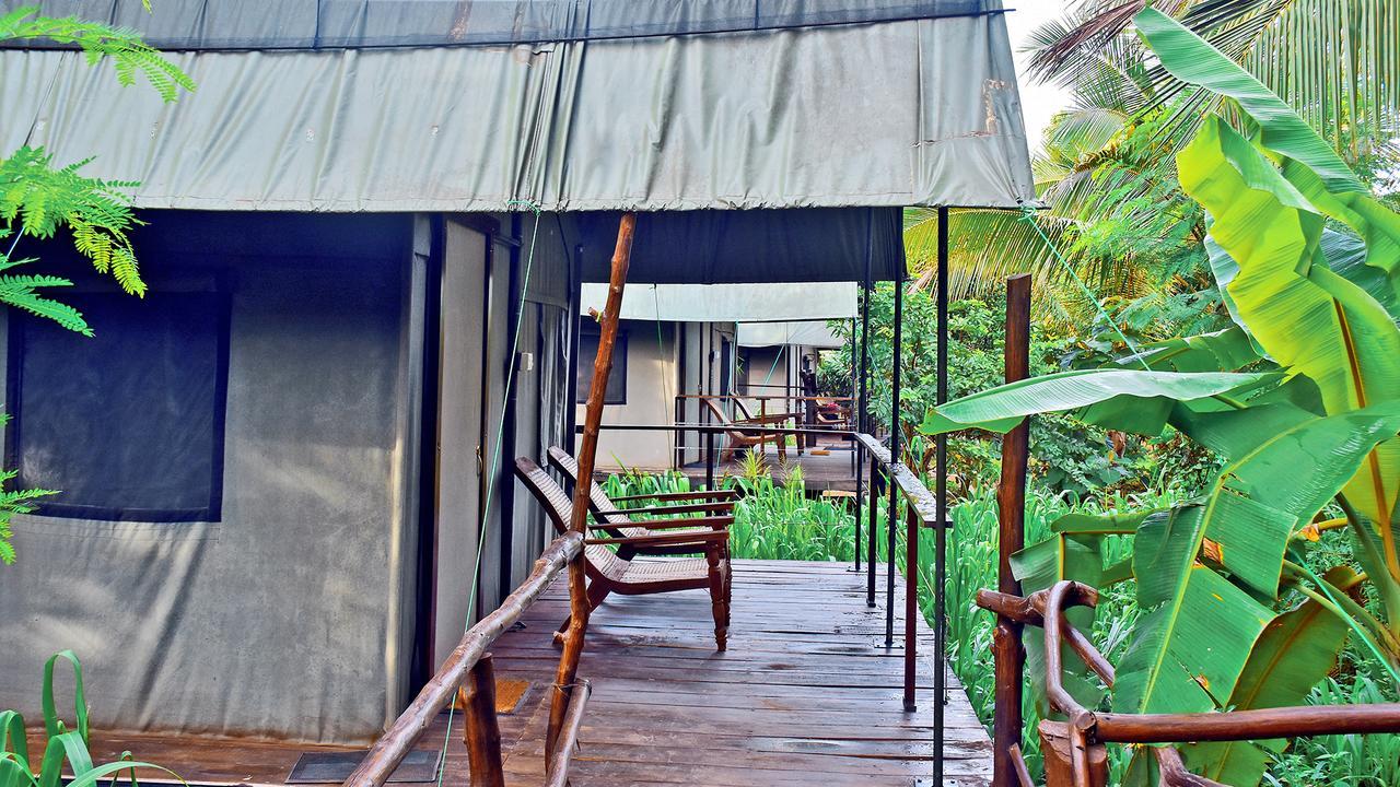 River Glamping By Gaga Bees Udawalawe Esterno foto